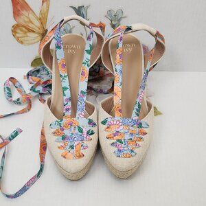 Crown & Ivy Size 10 Lawndale Lace up Floral Print Espadrille Wedge Sandals